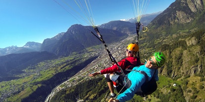 Fliegen im Alpenpanorama